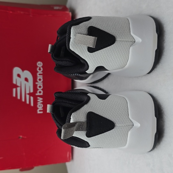 NIB New Balance Rave Run v2 Kids Sz 5 - Picture 4 of 9